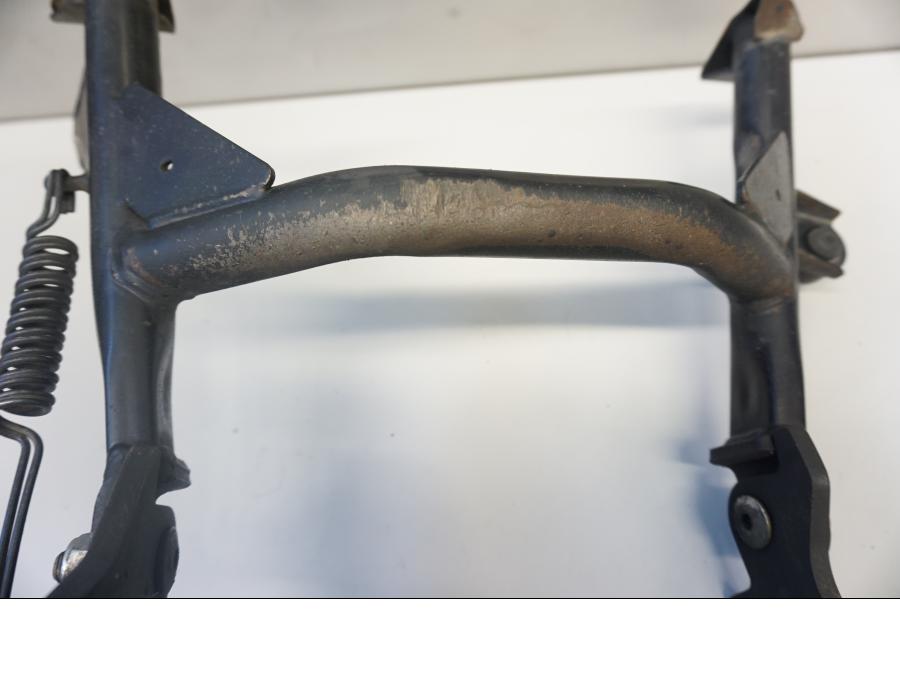 Vänster sida på Centralstöd från en Kawasaki Versys 1000 -2015 motorcykel.