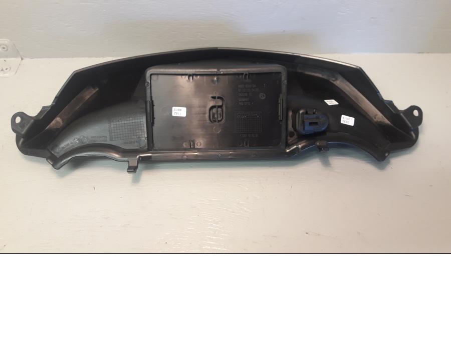 Höger sida på Instrumentkåpa från en BMW K 1600 -2019 motorcykel.