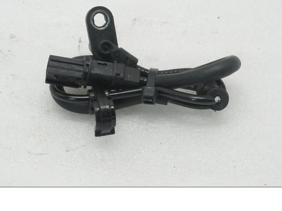 Framsidan på ABS givare från en Kawasaki Z 400 -2020 motorcykel.