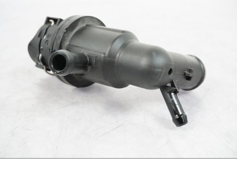 Höger sida på Vattentermostathus från en BMW R 1250 GSA -2021 motorcykel.