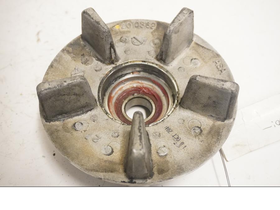 Baksidan på Drevfäste från en Triumph Bonneville -2012 motorcykel.