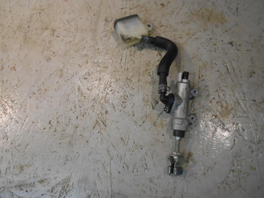 Framsidan på Bromshuvudcylinder från en Honda CBR 125 R -2007 motorcykel.