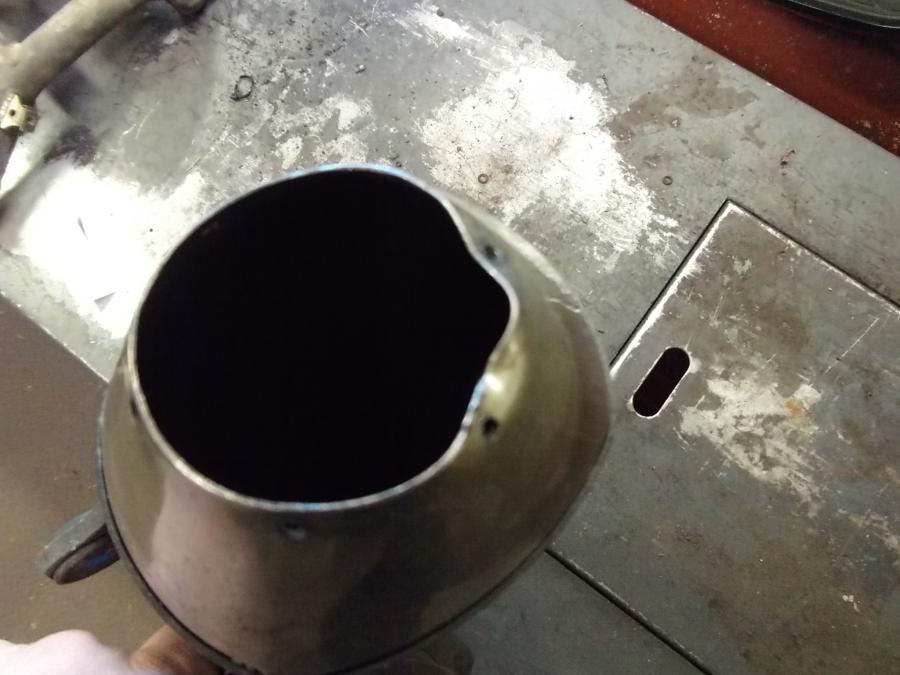 Baksidan på Ljuddämpare från en KTM 625 Duke II -2002 motorcykel.