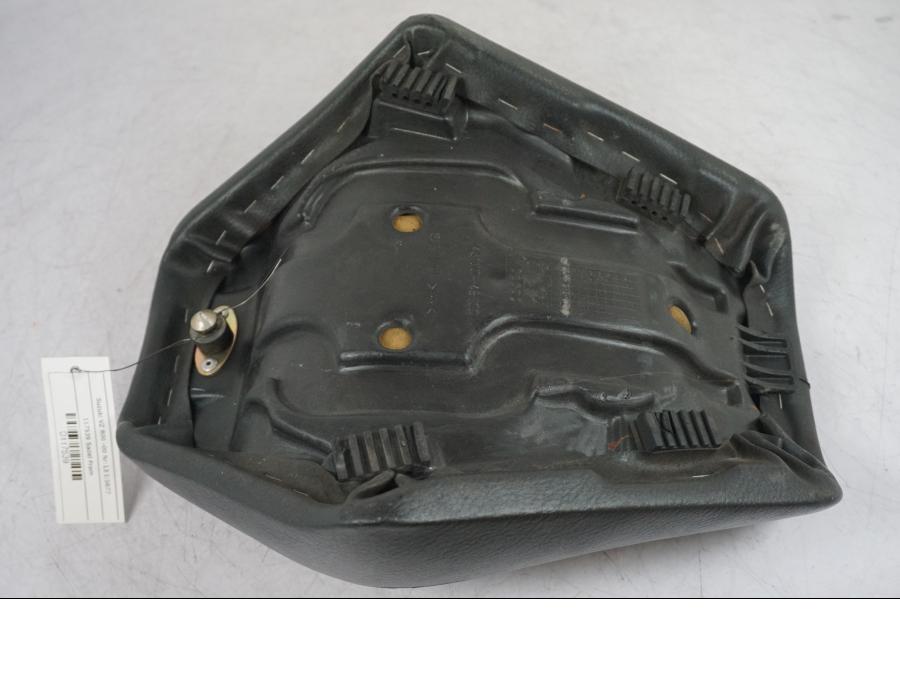 Snett uppifrån på Sadel från en Suzuki VZ 800 -2000 motorcykel.