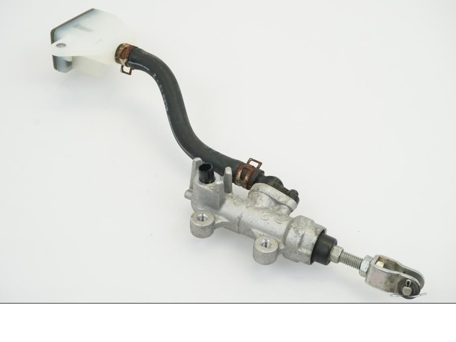 Snett uppifrÄn pÄ Bromshuvudcylinder frÄn en Suzuki GSX 1300 R -2010 motorcykel.