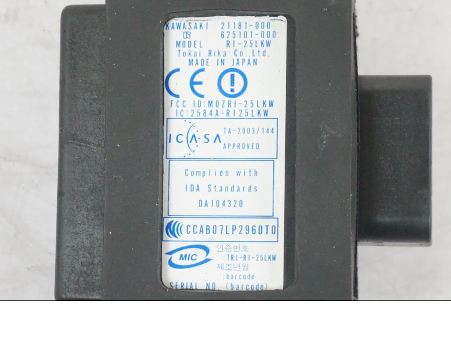 Snett uppifrån på Startkontrollrelä från en Kawasaki ZZ-R 1400 -2009 motorcykel.