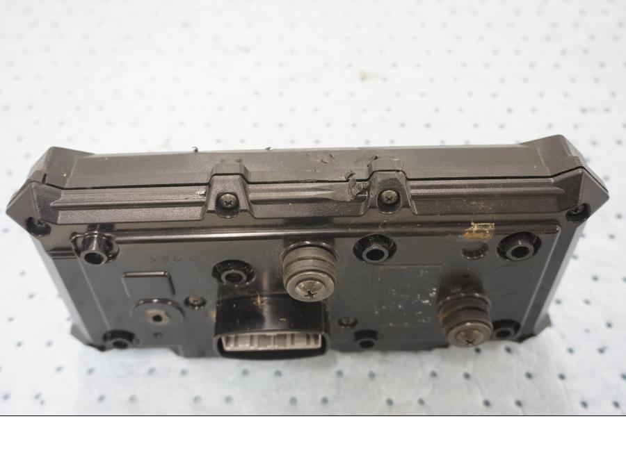 Snett uppifrån på Instrumentpanel från en Yamaha MT-09 Tracer -2019 motorcykel.