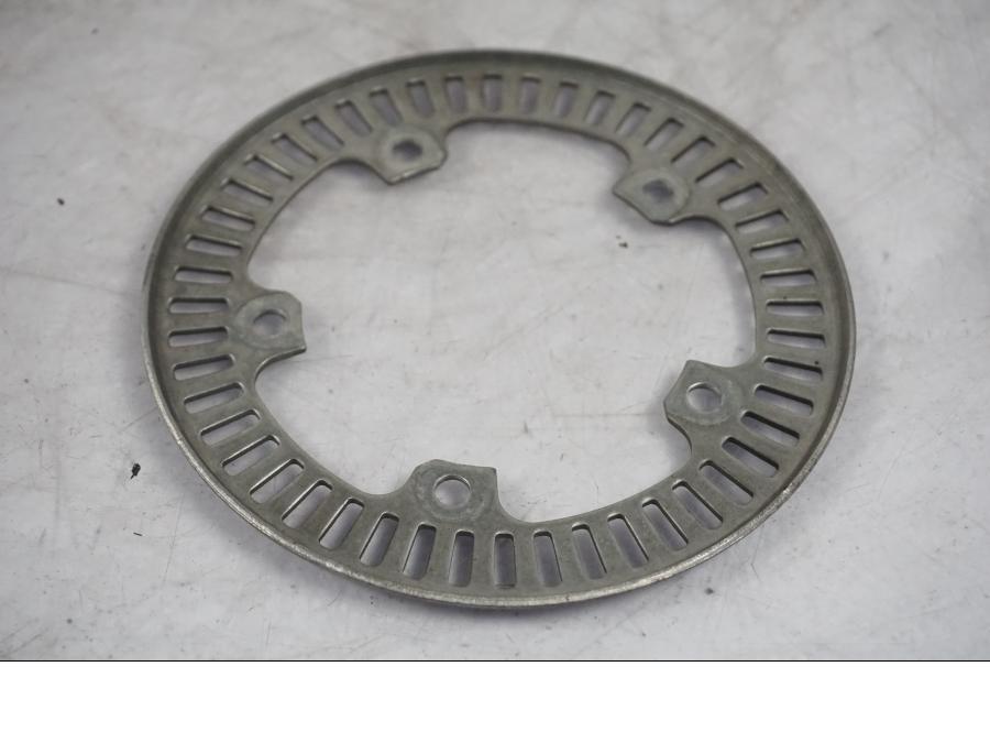 Vänster sida på ABS krans från en BMW F 800 R -2018 motorcykel.