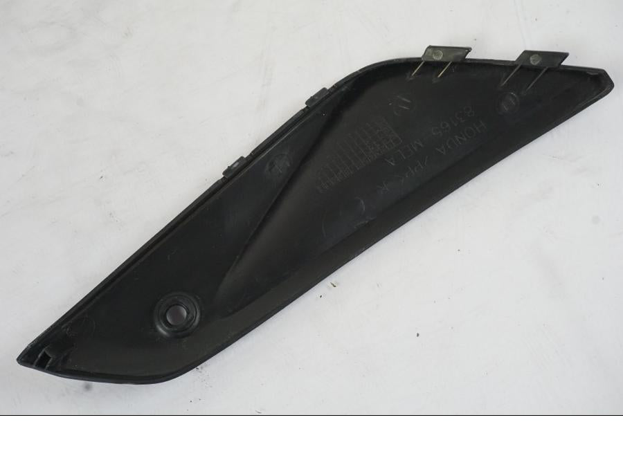 Baksidan på Tankkåpa från en Honda CBR 1000 RR -2007 motorcykel.