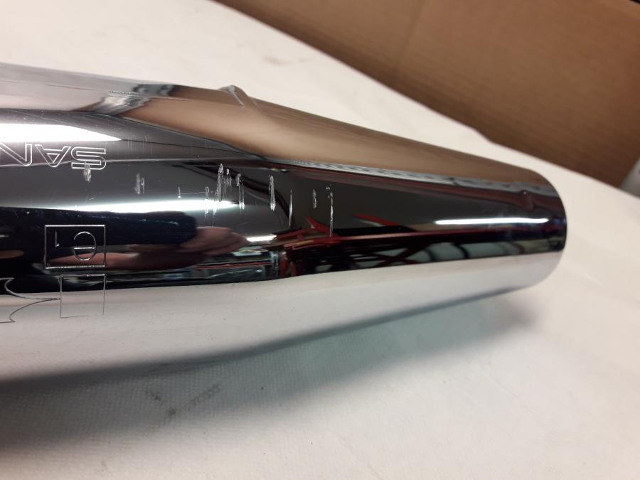 Höger sida på Ljuddämpare från en Kawasaki VN 1600 -2003 motorcykel.