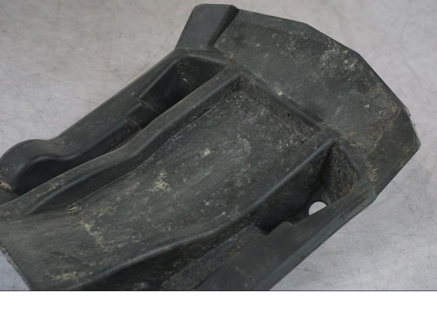 Snett uppifrån på Skylthållare från en KTM 1290 Super Adventure S -2022 motorcykel.