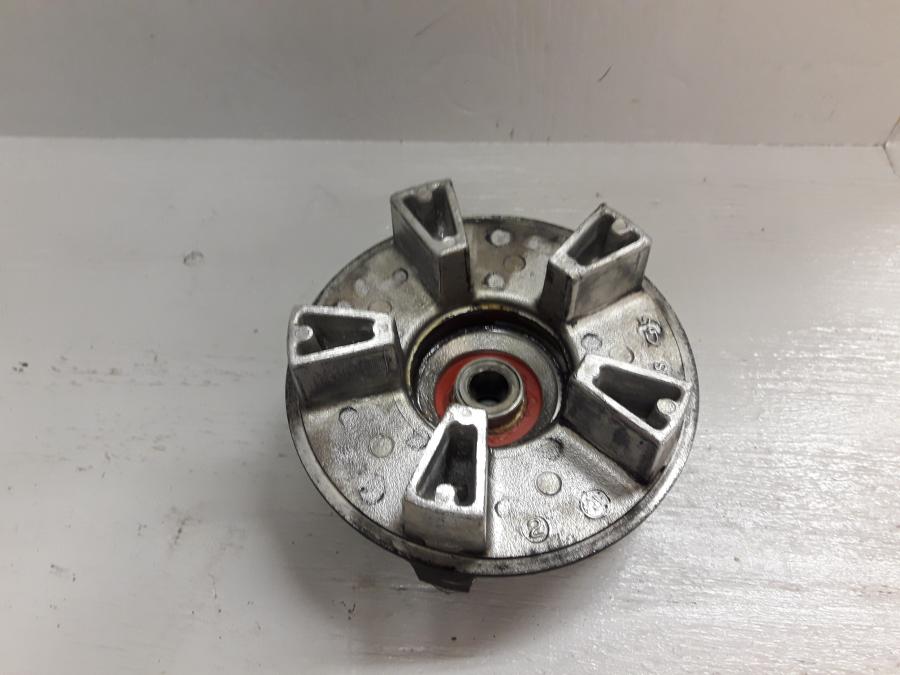 Baksidan på Drevfäste från en Honda CB 600 Hornet -2001 motorcykel.