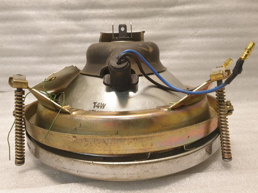 Snett nerifrån på Strålkastarinsats från en Yamaha XV 1600 -2002 motorcykel.