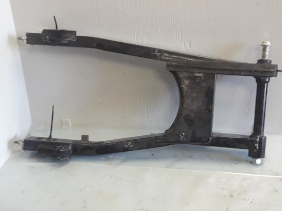 Baksidan på Sving från en Honda CB 750 SF -1999 motorcykel.