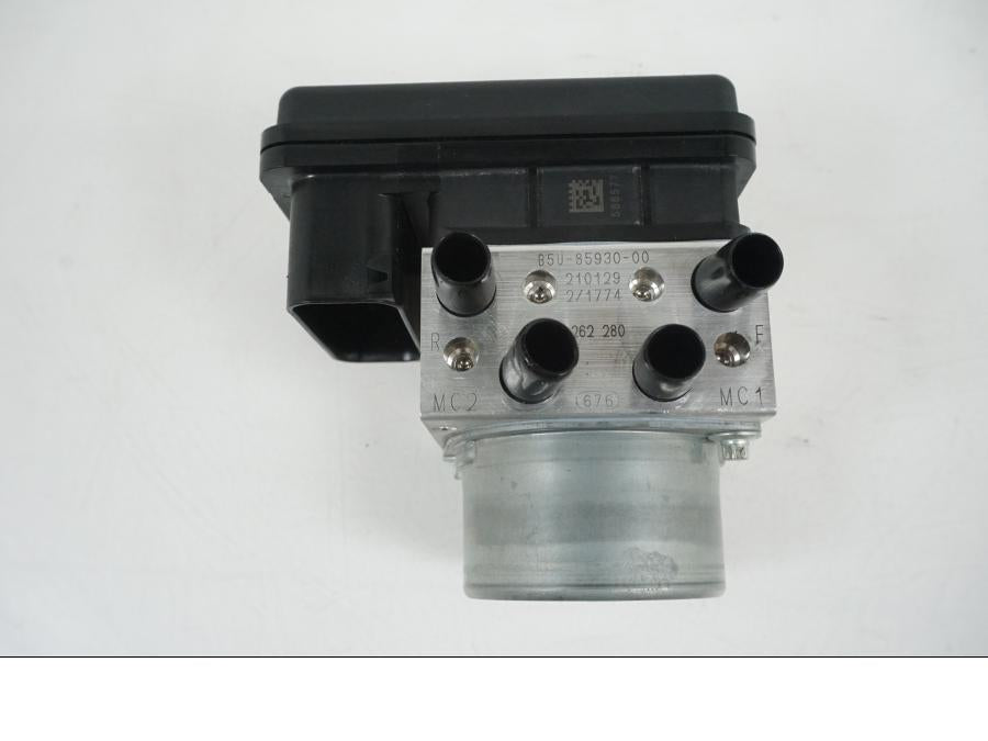 Vänster sida på ABS Modulator från en Yamaha MT-09 Tracer -2021 motorcykel.