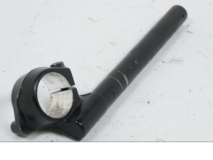 Vänster sida på Styre från en Honda CBR 600 -1998 motorcykel.