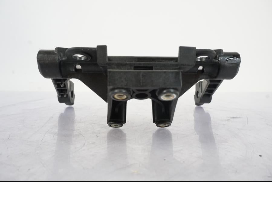 Vänster sida på Bakram från en KTM 790 Duke -2019 motorcykel.