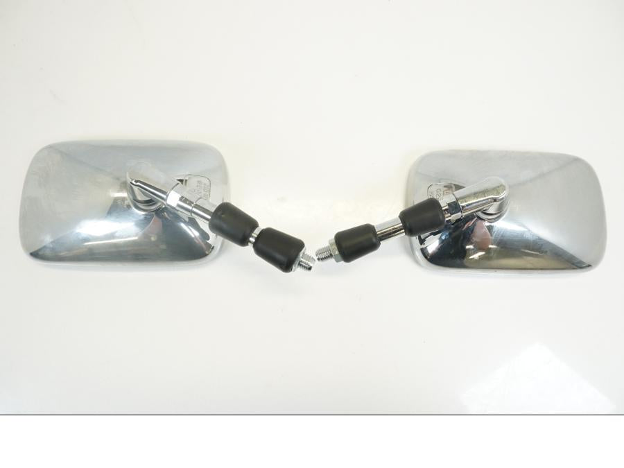 Baksidan på Backspegel från en Suzuki VL 1500 -2004 motorcykel.