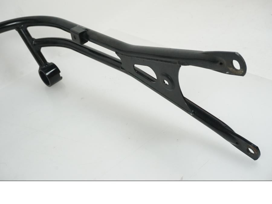 Snett nerifrån på Bakskärmstag från en Kawasaki VN 1500 -1999 motorcykel.