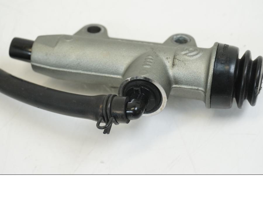 Extrabild5 på Bromshuvudcylinder från en Ducati Streetfighter V4 -2020 motorcykel.