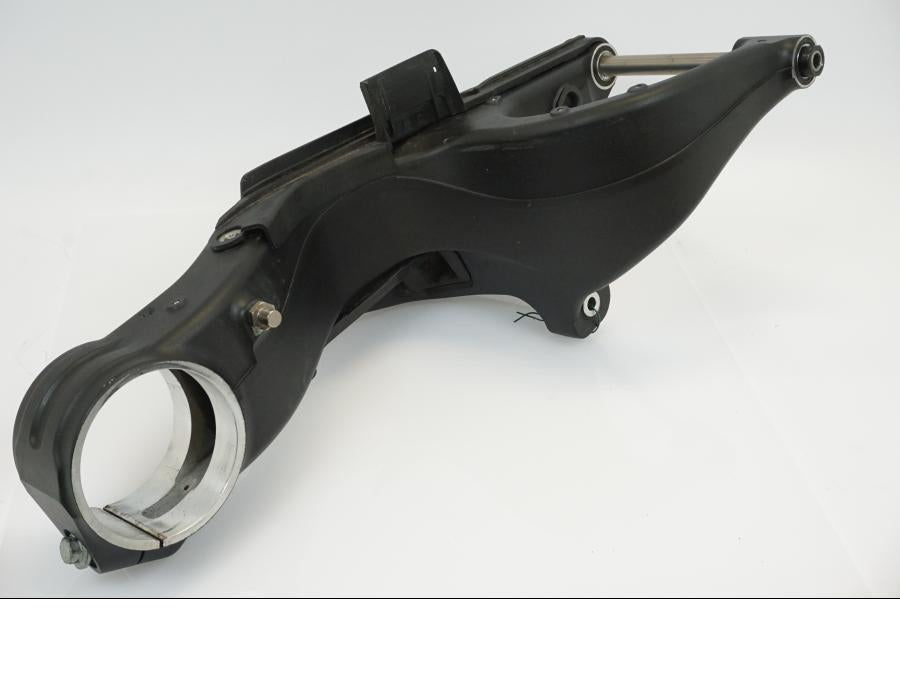 Extrabild2 på Sving från en KTM 1290 Super Duke -2020 motorcykel.