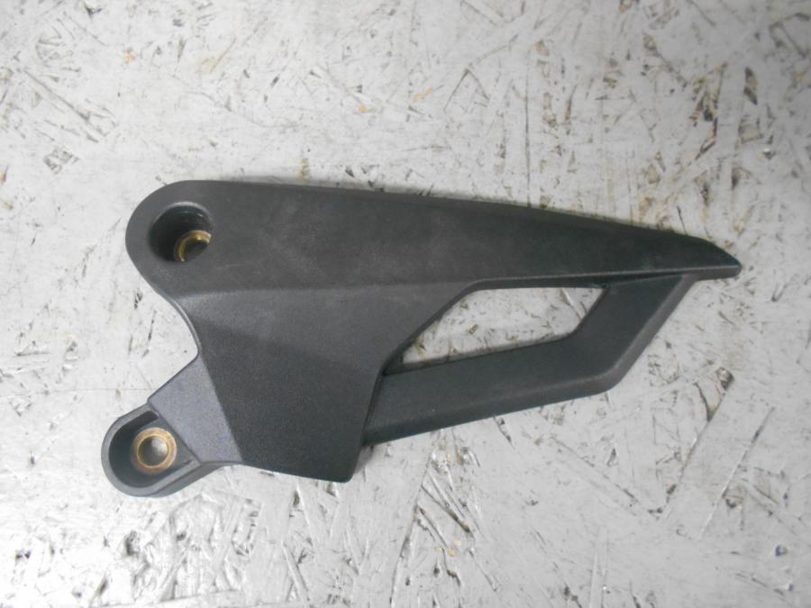 Framsidan på Fotpinnehälskydd från en Triumph Tiger 800 -2016 motorcykel.