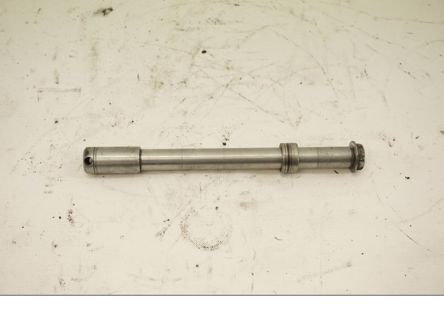 Framsidan på Axel från en Honda ST 1100 -1999 motorcykel.