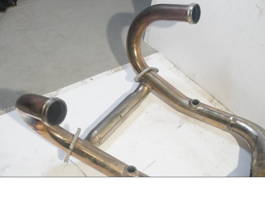 Höger sida pÄ Grenrör frÄn en BMW HP2 Megamoto -2009 motorcykel.