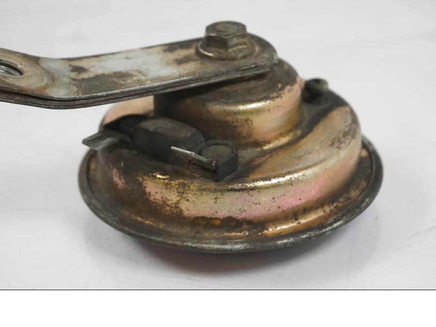 Vänster sida på Signalhorn / Tuta från en Aprilia RS 125 -2000 motorcykel.