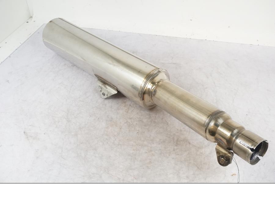 Vänster sida på Ljuddämpare från en Honda CBR 1100 XX -2000 motorcykel.