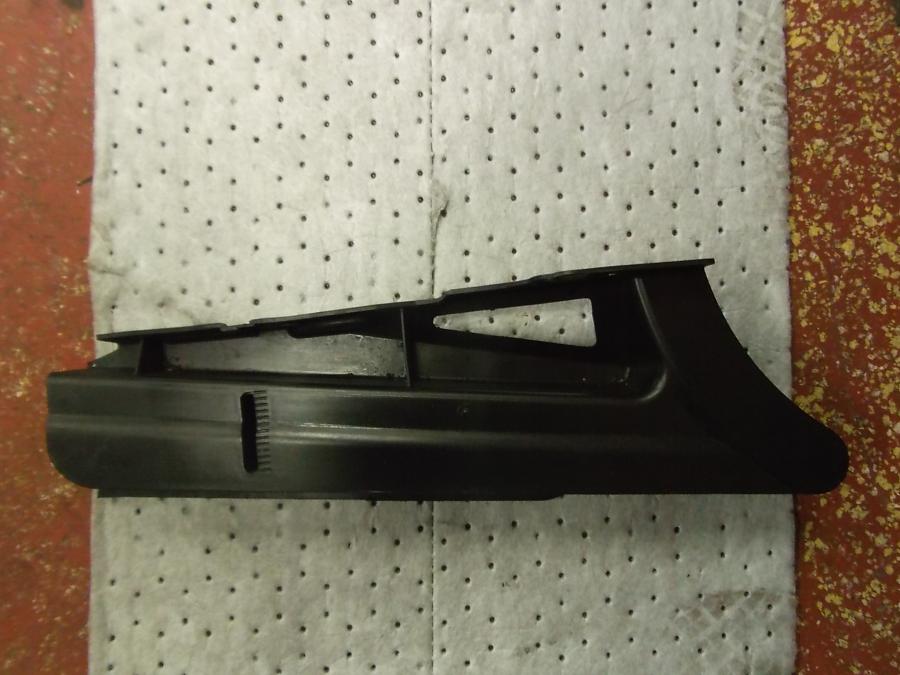 Framsidan på Remskydd från en H-D Touring Road King Classic FLHRCI -2008 motorcykel.