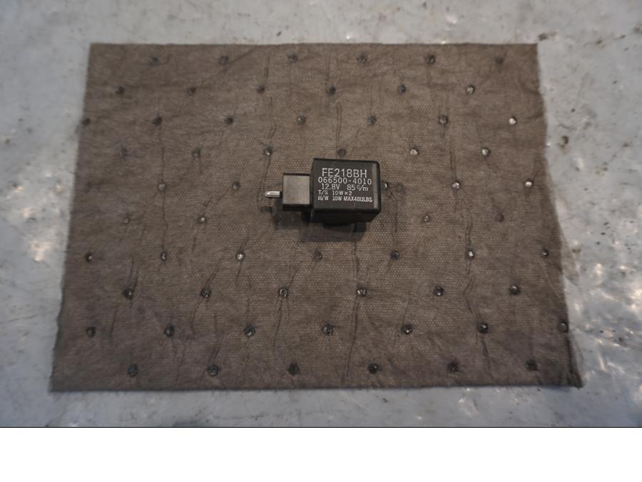 Framsidan på Blinkersrelä från en Yamaha XT 1200 Z -2011 motorcykel.