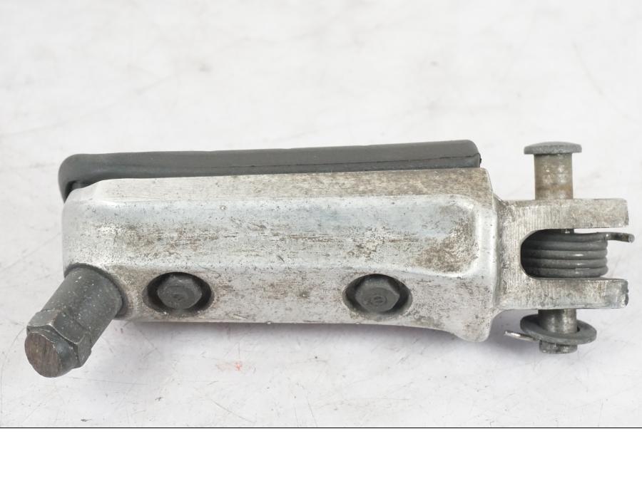 Vänster sida på Fotpinne från en Honda CBR 1000 F -1989 motorcykel.