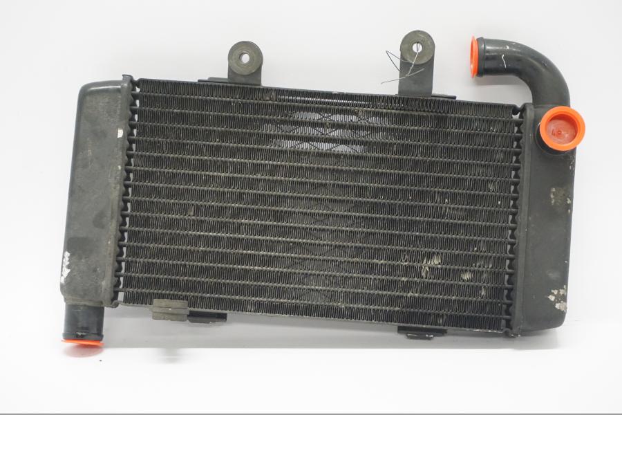 Baksidan pÄ Vattenkyl frÄn en Honda VTR 1000 F -2005 motorcykel.