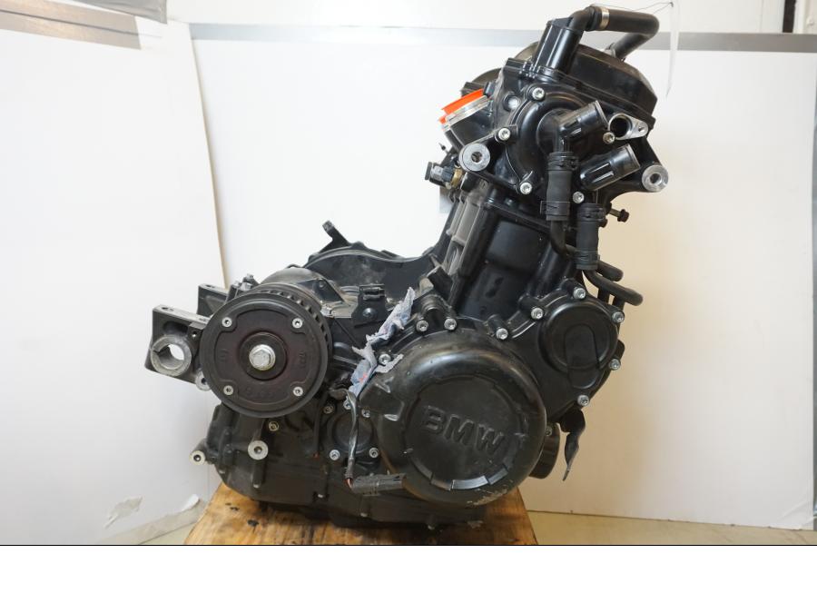Framsidan på Reservdelsmotor från en BMW F 800 ST -2010 motorcykel.