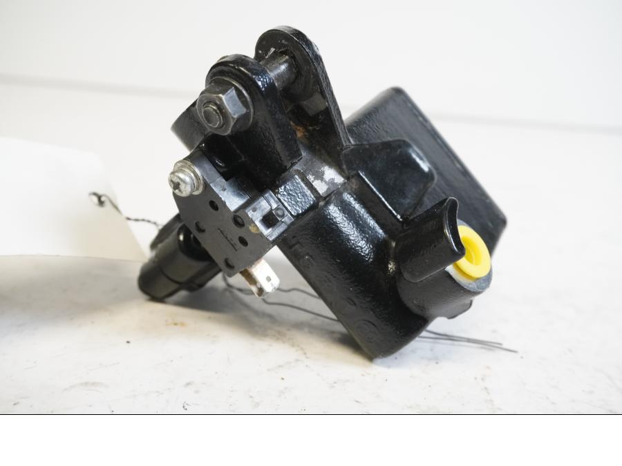 Höger sida på Bromshuvudcylinder från en Kawasaki Ninja 300 -2014 motorcykel.