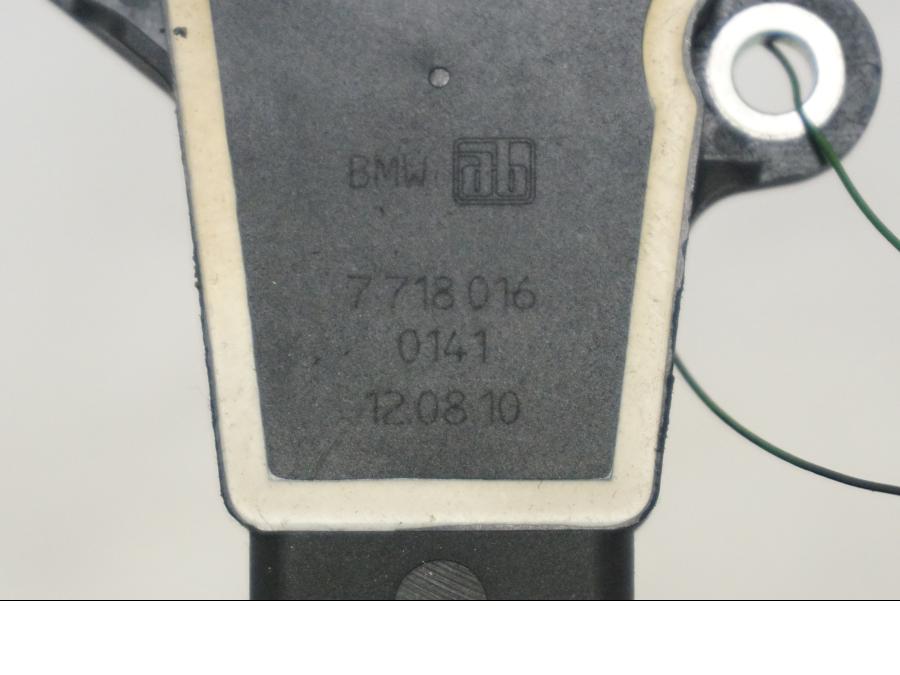 Höger sida på Potentiometer från en BMW K 1300 R -2011 motorcykel.
