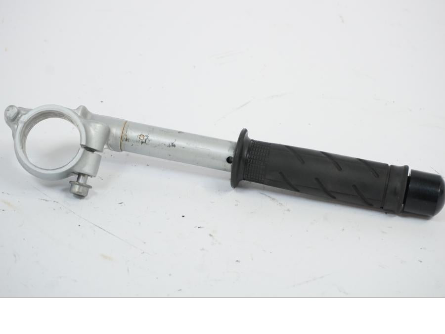 Snett nerifrån på Handtag från en Honda VTR 1000 F -1999 motorcykel.