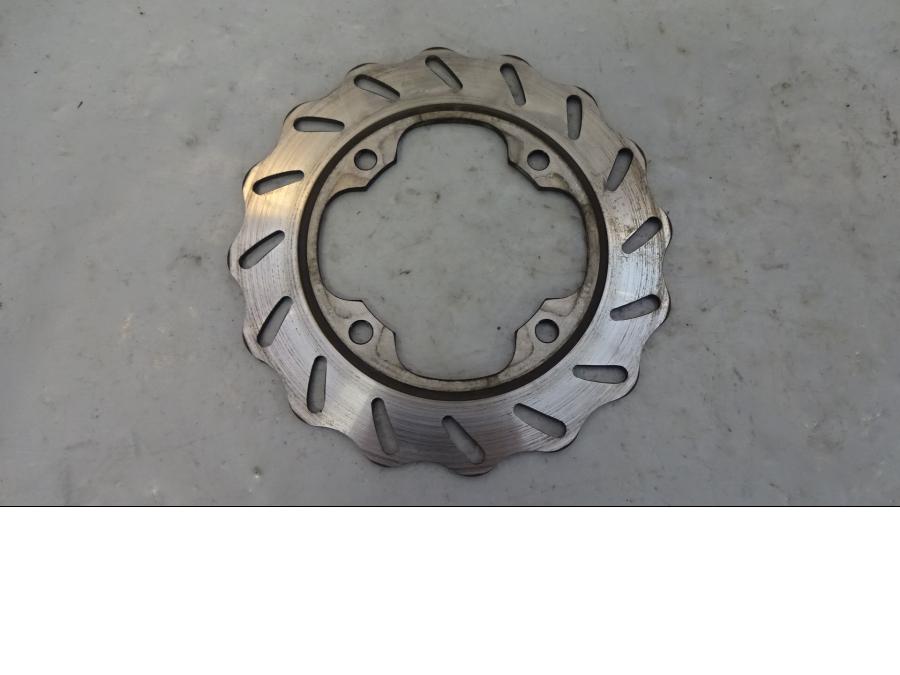 Baksidan på Bromsskiva från en Honda VTR 1000 F -1997 motorcykel.