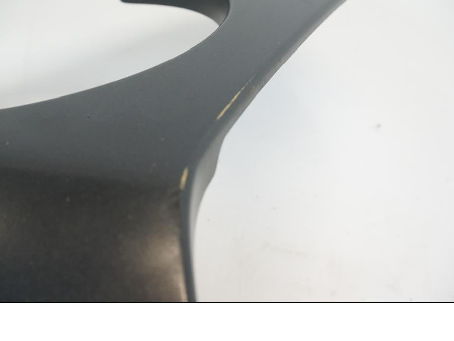 Snett nerifrån på Magkåpa från en Yamaha YZF R6 -2006 motorcykel.