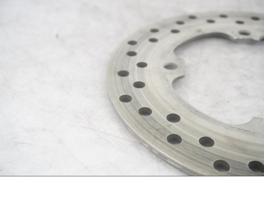 Vänster sida på Bromsskiva från en Honda CBR 1000 RR -2005 motorcykel.