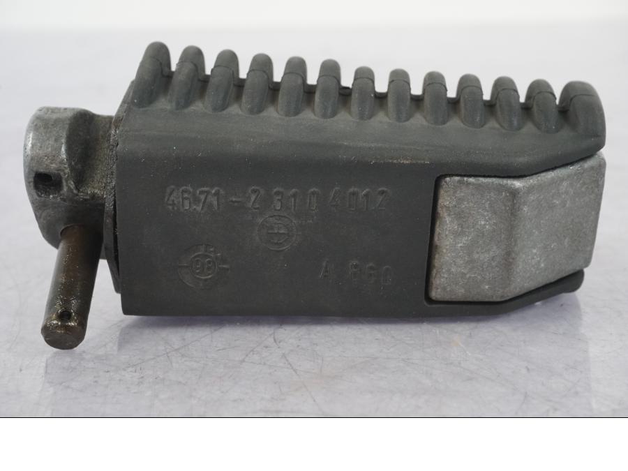 Snett uppifrån på Fotpinne från en BMW R 1100 GS -1998 motorcykel.