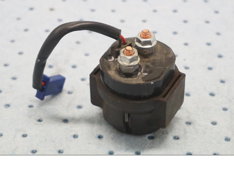 Framsidan på Startrelä från en KTM 125 Duke -2017 motorcykel.