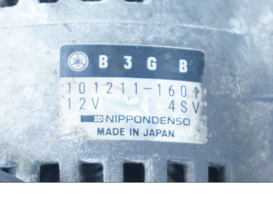 Snett nerifrån på Generator från en Yamaha YZF 1000 R -1997 motorcykel.