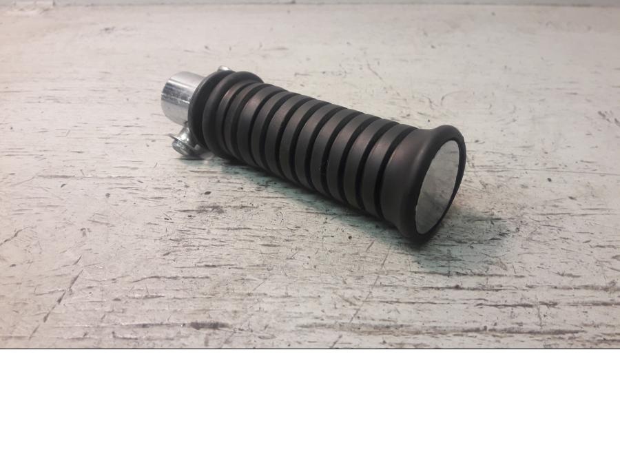 Framsidan på Fotpinne från en Kawasaki VN 900 -2007 motorcykel.