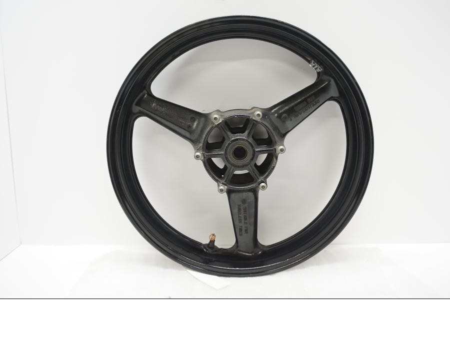 Baksidan på Fälg från en Yamaha TDM 900 -2002 motorcykel.