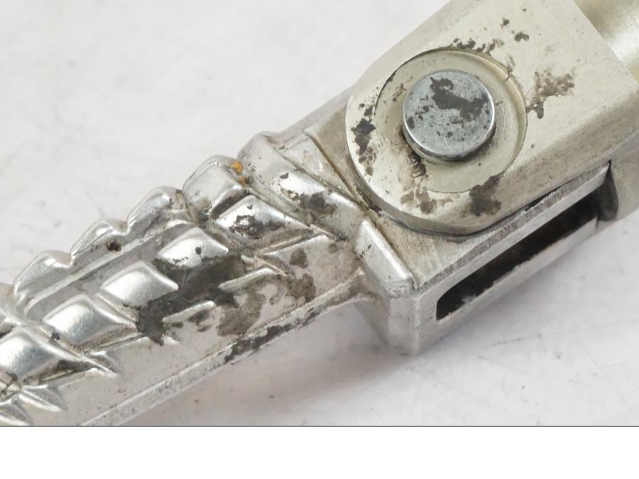 Snett nerifrån på Fotpinne från en Suzuki GSX-R 600 -2007 motorcykel.