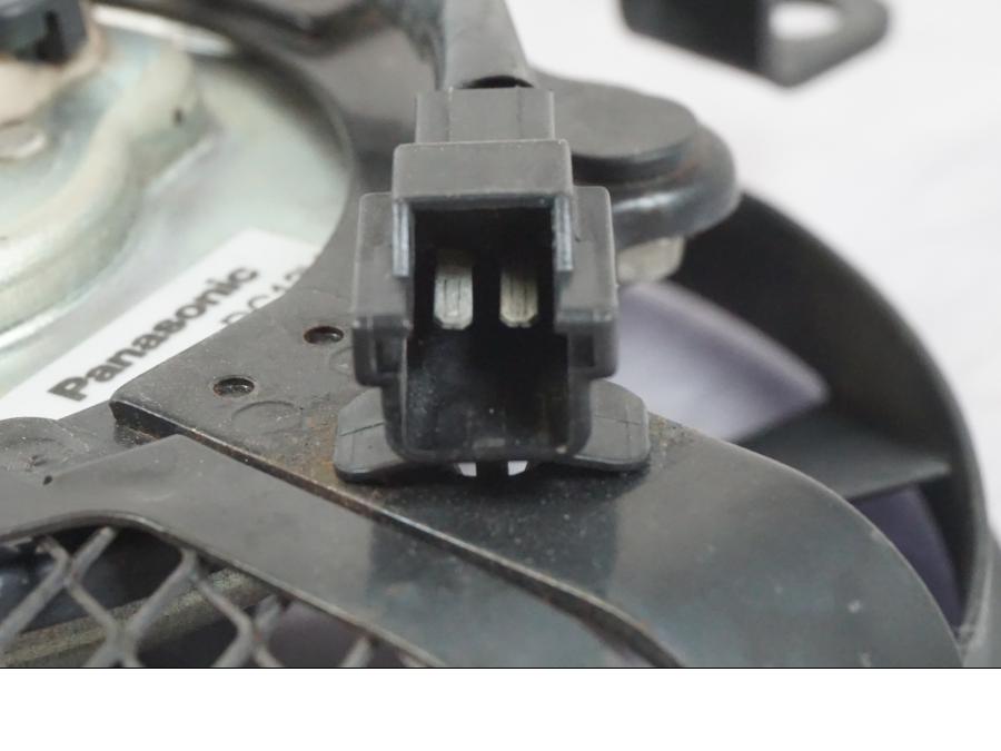 Höger sida på Vattenkylfläkt från en Suzuki GSX-R 750 -2007 motorcykel.