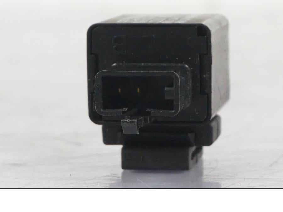 Vänster sida på Blinkersrelä från en Yamaha MT-09 -2016 motorcykel.