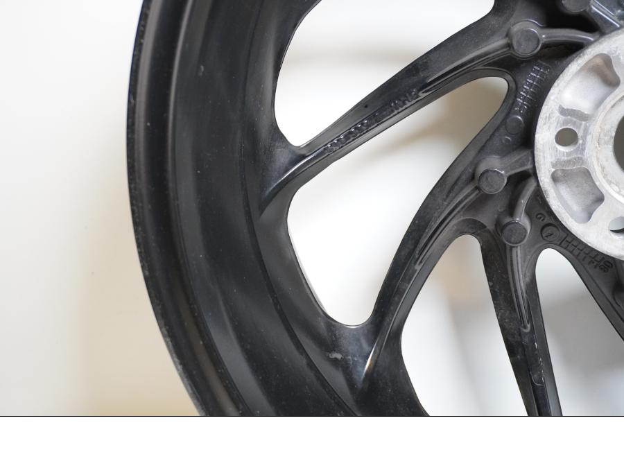 Extrabild6 på Fälg från en BMW F 800 S -2009 motorcykel.